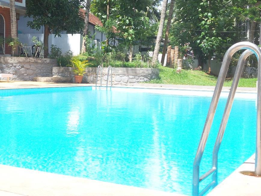 Raja Hotel โกวาลัม ภายนอก รูปภาพ