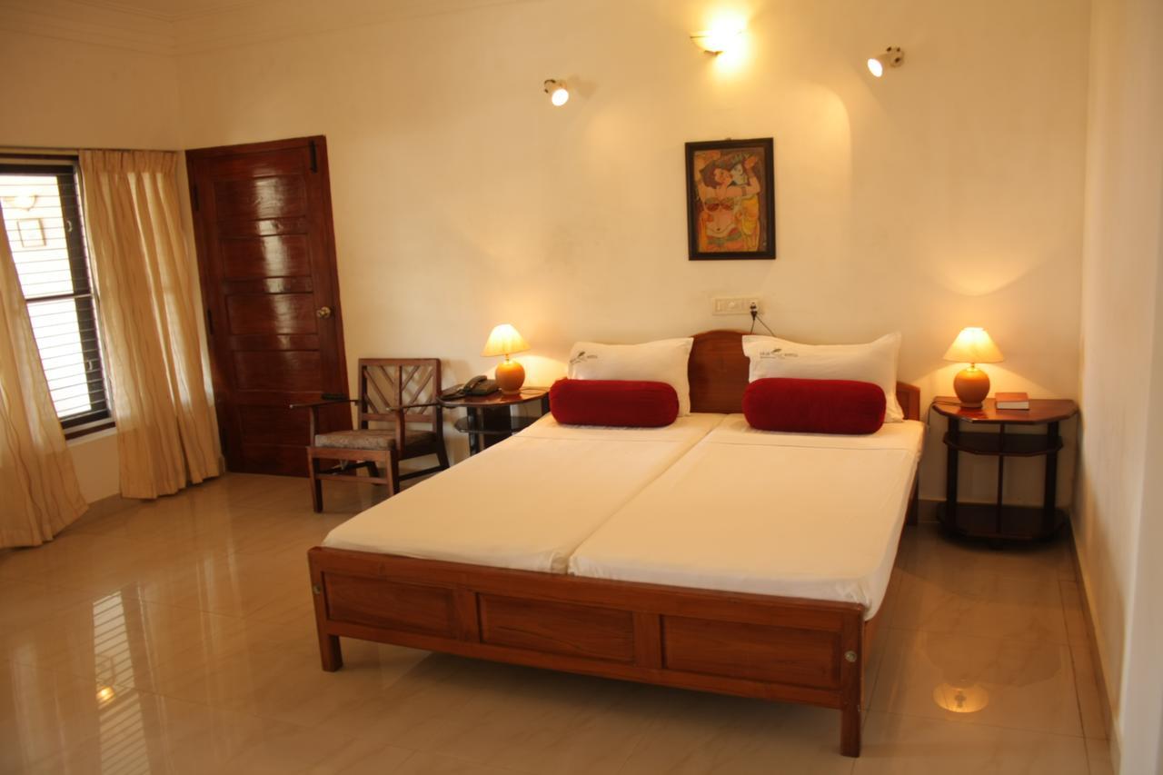 Raja Hotel โกวาลัม ภายนอก รูปภาพ