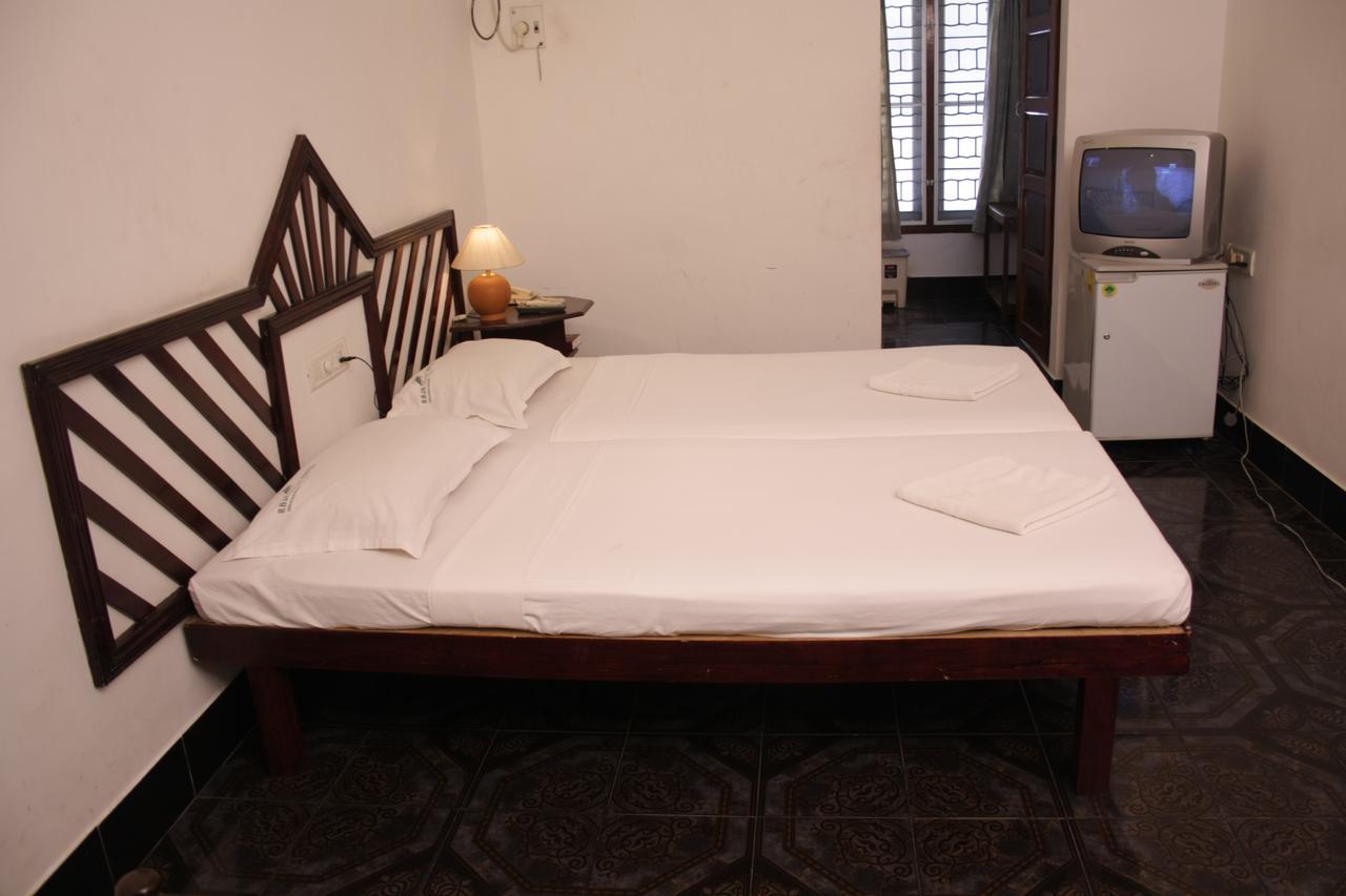 Raja Hotel โกวาลัม ภายนอก รูปภาพ