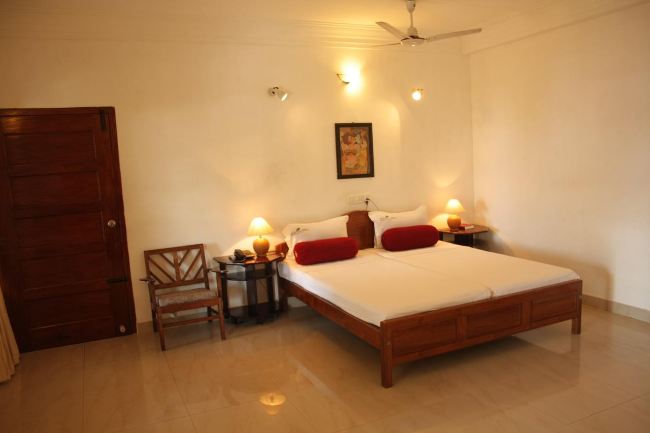 Raja Hotel โกวาลัม ภายนอก รูปภาพ