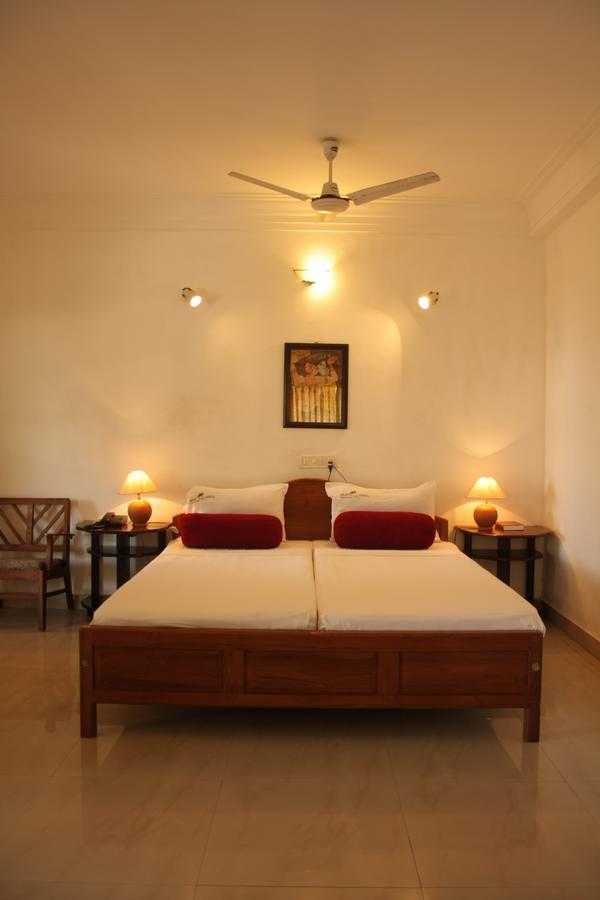 Raja Hotel โกวาลัม ภายนอก รูปภาพ